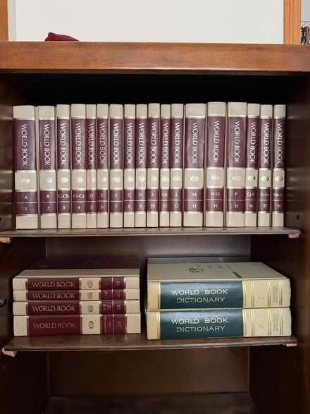 Photo of free Encyclopedias 1975 edition (First street.) #1