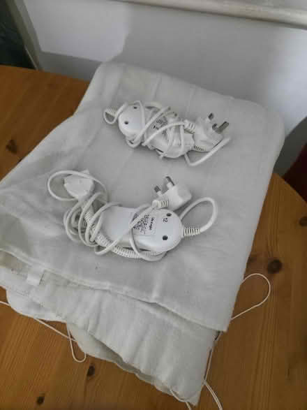 Photo of free Heated cover - Silentnight dual controller (Swindon Village GL51) #4