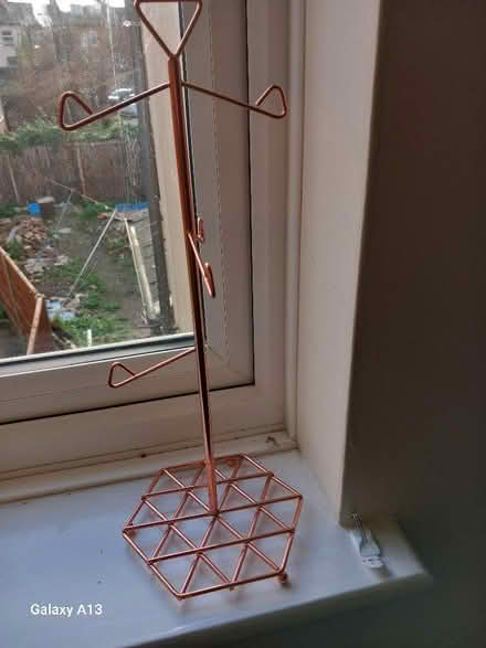 Photo of free Copper coloured mug tree (IP1) #1