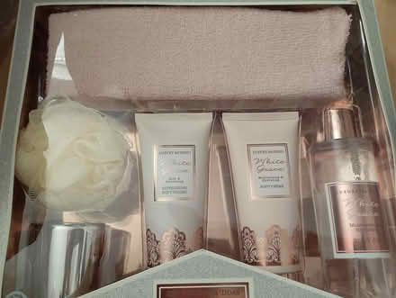 Photo of free White Grace body set (Princes Risborough HP27) #2