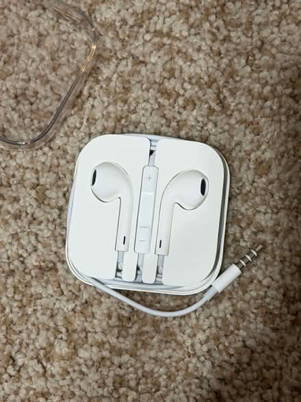 Photo of free Earphones/Earbuds for Older Devices (Norbeck and Layhill Roads) #3
