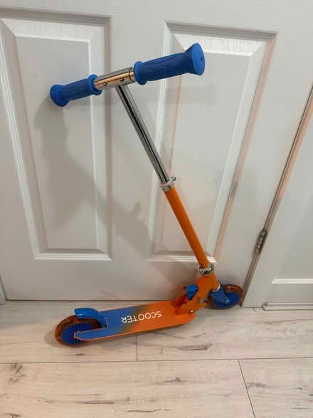 Photo of free Car Seat and Scooter (BL1) #4
