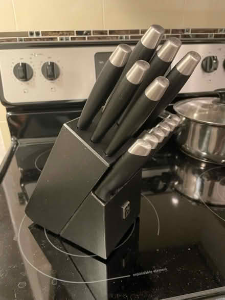 Photo of free 12-Piece Knife Block Set (Don Mills and Finch) #3
