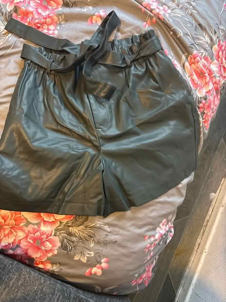 Photo of free Short (Surrey quays) #1