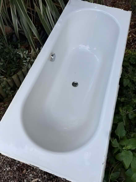 Photo of free Small bath 1650x700 (Orpington) #1