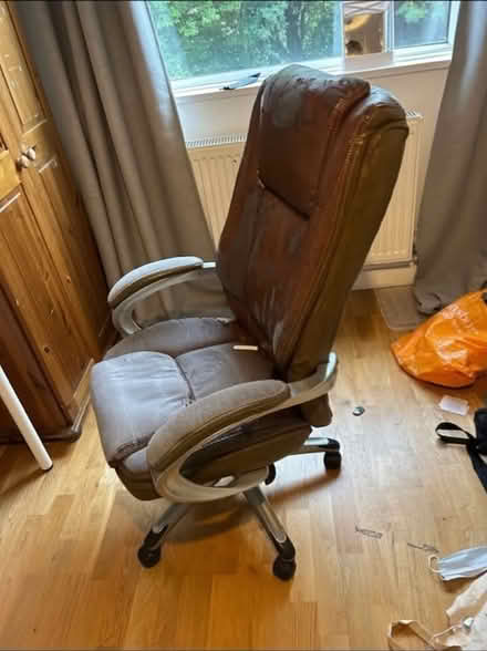 Photo of free Office chair (KT18 7SY) #1