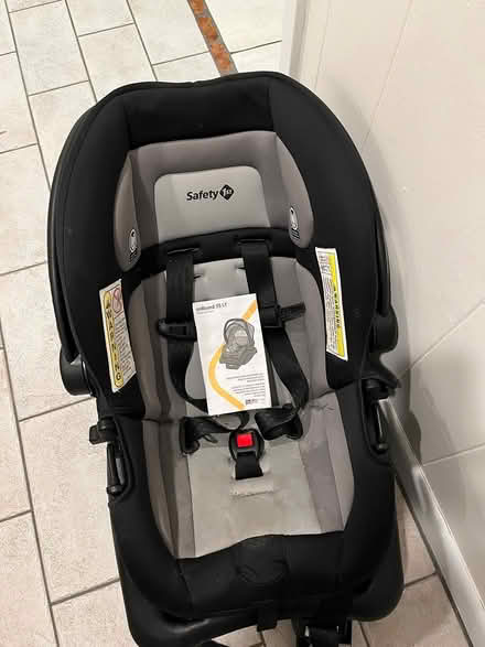 Photo of free Infant car seat (White Plains) #1
