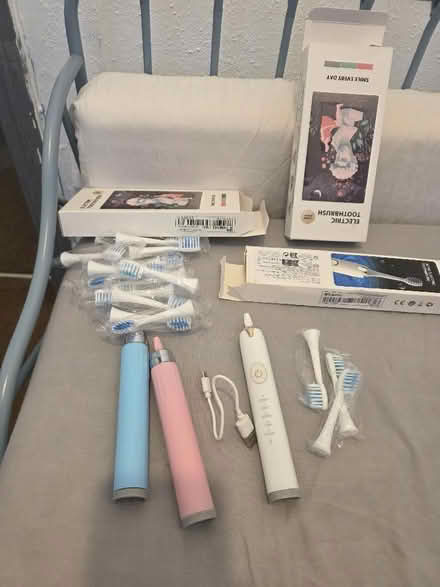 Photo of free Electric toothbrush used but with new brush heads (Birchfield B20) #1
