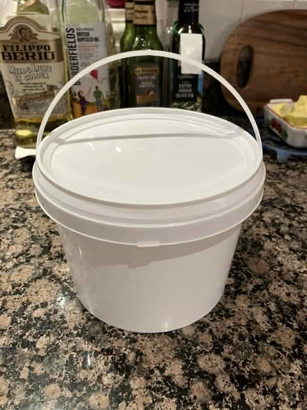 Photo of free Small bucket with lid (Goffs Oak EN7) #1