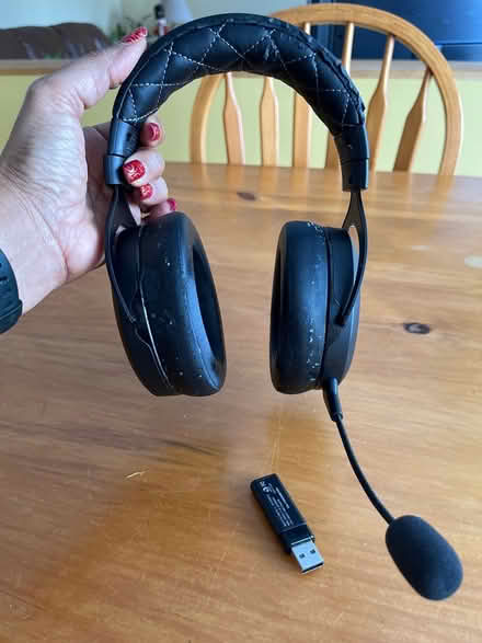 Photo of free HS70 Stereo Gaming Headset — Carbon (Chapel Hill South) #1