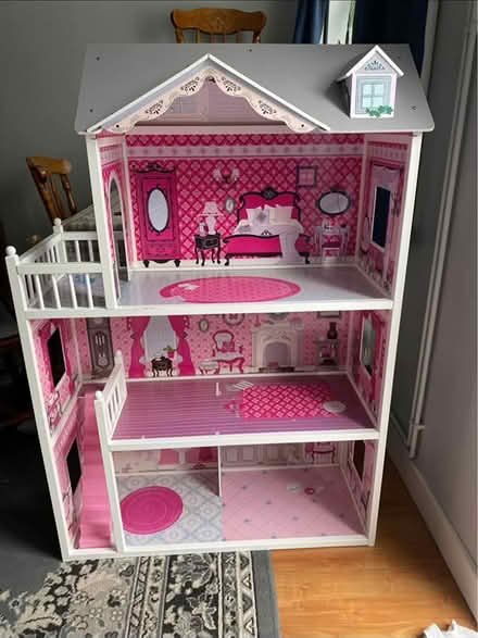 Photo of free Kids Sadie’s Dolls house (CR0) #2