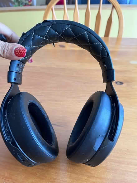 Photo of free HS70 Stereo Gaming Headset — Carbon (Chapel Hill South) #4