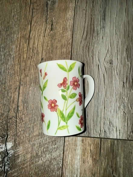 Photo of free Floral mug (Oswestry SY11) #1