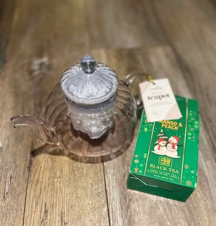 Photo of free 1000ml glass teapot with strainer and mango and peach black tea (Oswestry SY11) #1