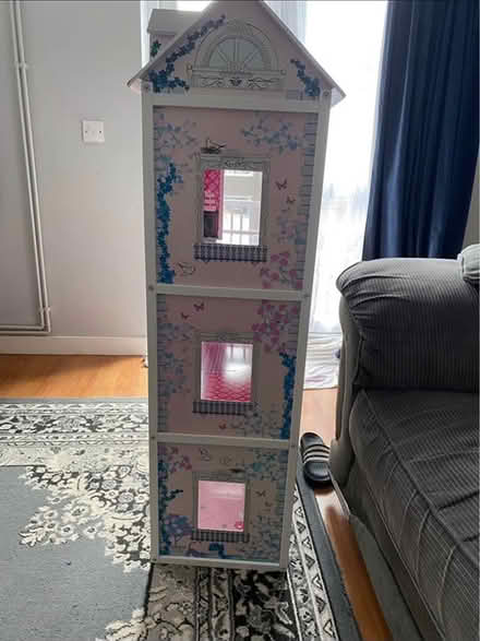 Photo of free Kids Sadie’s Dolls house (CR0) #1