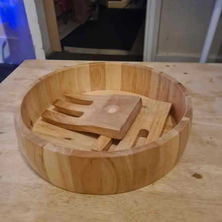 Photo of free Salad bowl - never used (TW7) #1