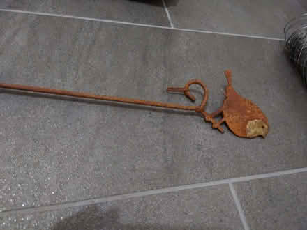 Photo of free Decorative metal garden pole with robin (Clerwood EH12) #2