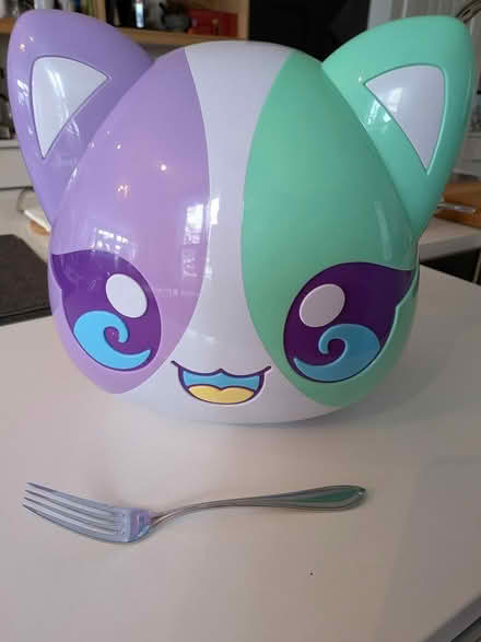 Photo of free big plastic cat head (Old Ottawa south) #1