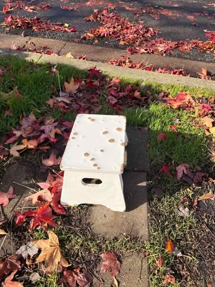 Photo of free Used toddler’s desk/easle (Albany near Santa Fe Ave) #1