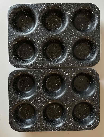 Photo of free 2 x Scoville Neverstick 6 Cup Cupcake Tray (Lodge Moor S10) #1