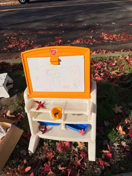 Photo of free Used toddler’s desk/easle (Albany near Santa Fe Ave) #2