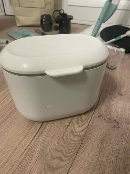 Photo of free Small food waste caddy & bags (NW6 West Hampstead) #1