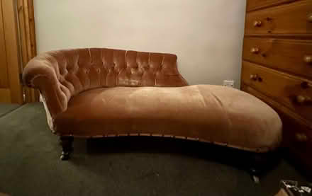 Photo of free Dusky pink chaise lounge (Lu7 9qd) #2