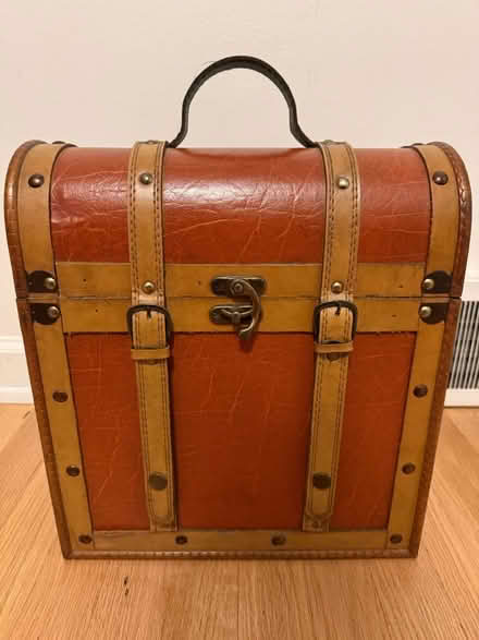 Photo of free Wine/booze carrying case (Greenwood, seattle) #1