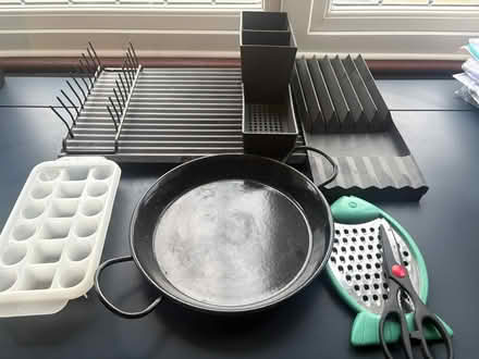 Photo of free Mixed kitchen items (Hp6 6bt) #1