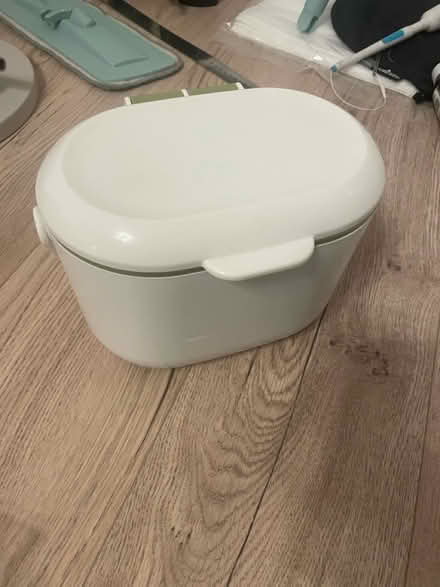 Photo of free Small food waste caddy & bags (NW6 West Hampstead) #2