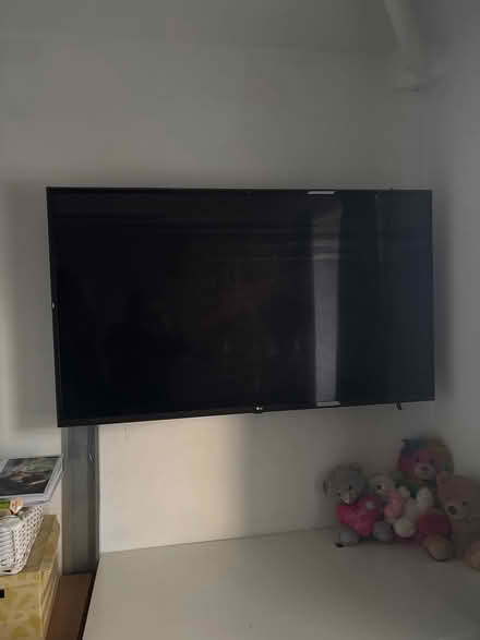 Photo of free LG 55” TV damaged screen (St Helen’s WA9) #1