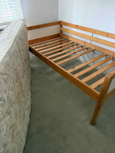 Photo of free Twin platform bed or daybed (Cupertino/Los Altos border) #3