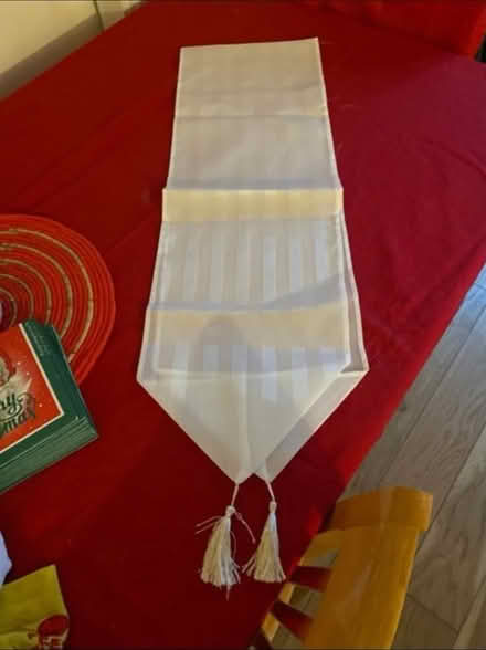 Photo of free White Table runner (Cheshunt En8) #1
