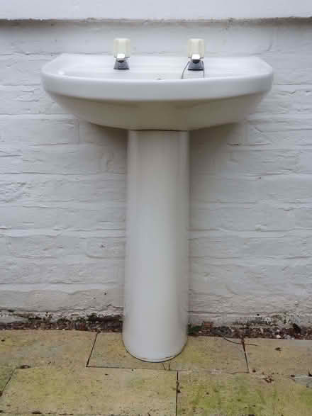 Photo of free wash basin and pedestal (Cherry Orchard SY2) #1