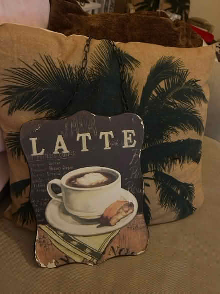 Photo of free Chain Hanging Wall plaque (Luton LU3) #1