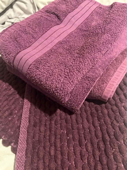 Photo of free Towels and bath mat (Dunstable) #1