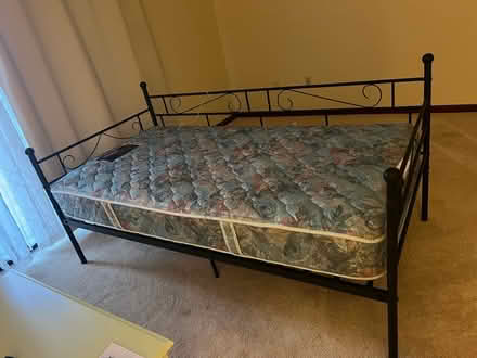 Photo of free Daybed (Newington) #1