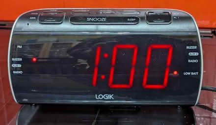 Photo of free LOGIK bedside clock radio (Malvern Link Top WR14) #1