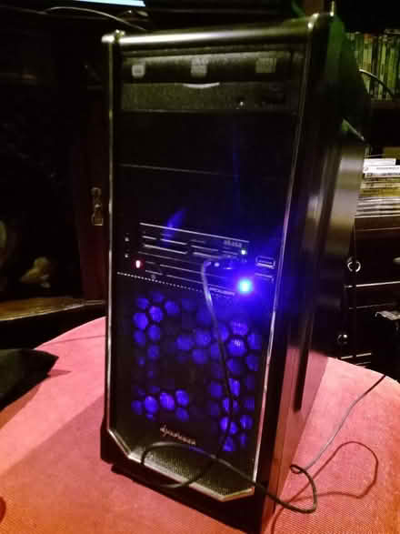 Photo of free Desktop Computer Linux Mint (Walton on the Hill L4) #1