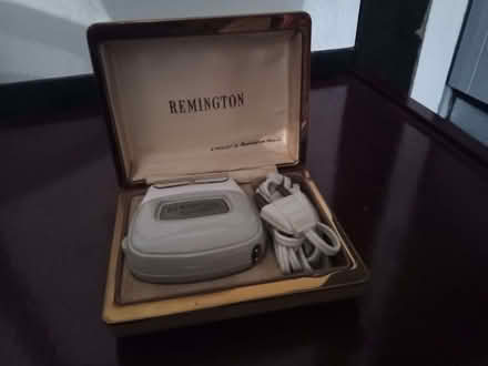 Photo of free Vintage Remington Electric Shaver (Cromford DE4) #1