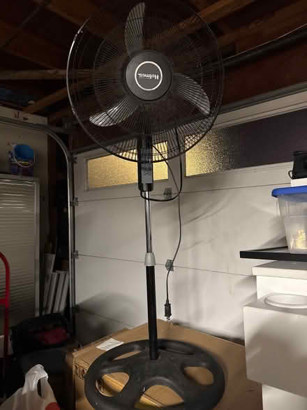 Photo of free Holmes fan (newark) #1