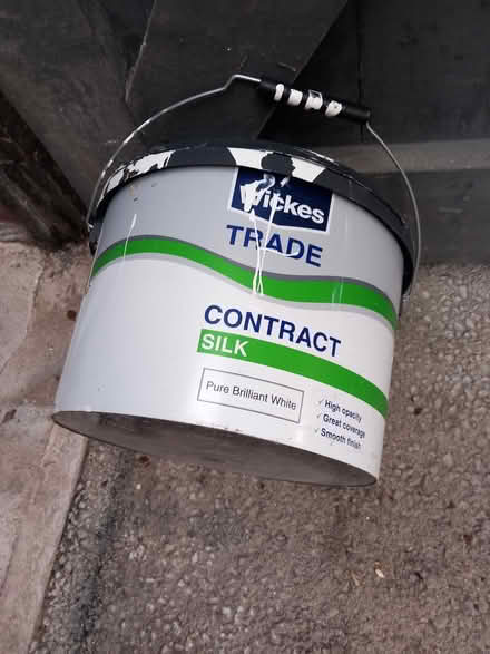 Photo of free white paint (Bare LA4) #1