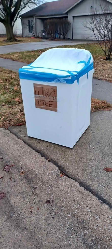 Photo of free Whirlpool wash machine (9123 Woodridge Dr. New Haven) #1