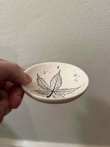 Photo of free Small ceramic dish with leaf (Shepherds Bush W14) #2