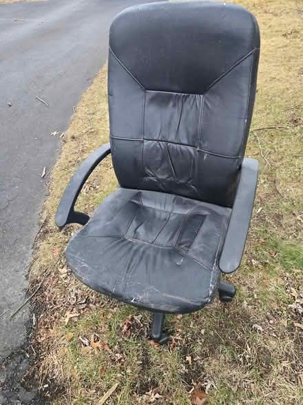 Photo of free curb alert: as-is office chair (21921) #2