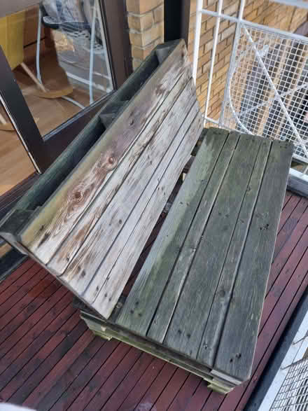 Photo of free Pallet bench (Limehouse E14) #1