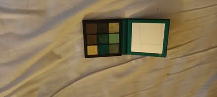 Photo of free Eye shadow palette (Cowley OX4) #1