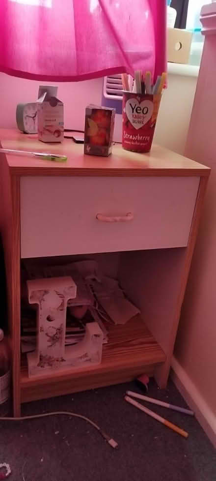 Photo of free Bed side table (Hp52nq) #1