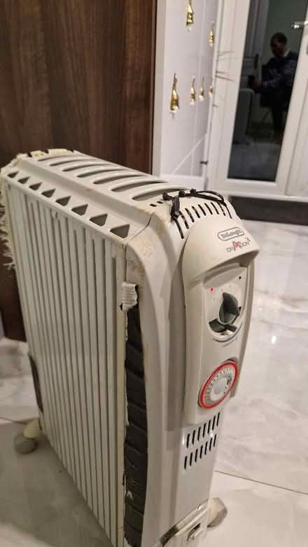 Photo of free Delonghi oil filled radiator 2kw (Far Bletchley MK3) #2