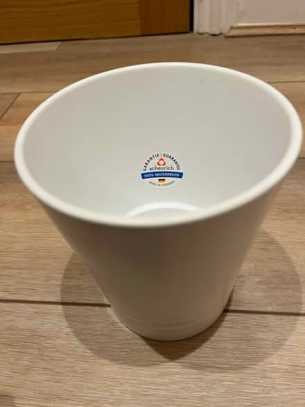 Photo of free White little pot (Bagshot GU1) #1